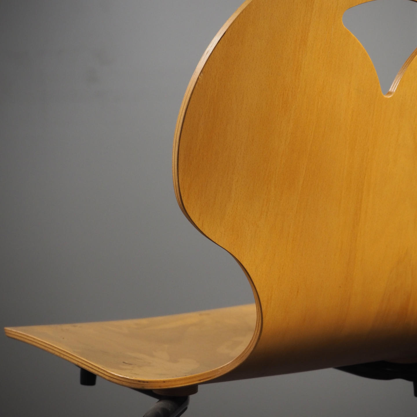 Stackable plywood chair by Metafox