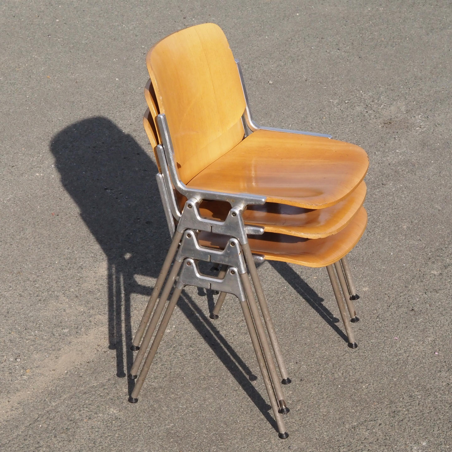 Stackable chair 'DSC 106' by Giancarlo Piretti for Castelli