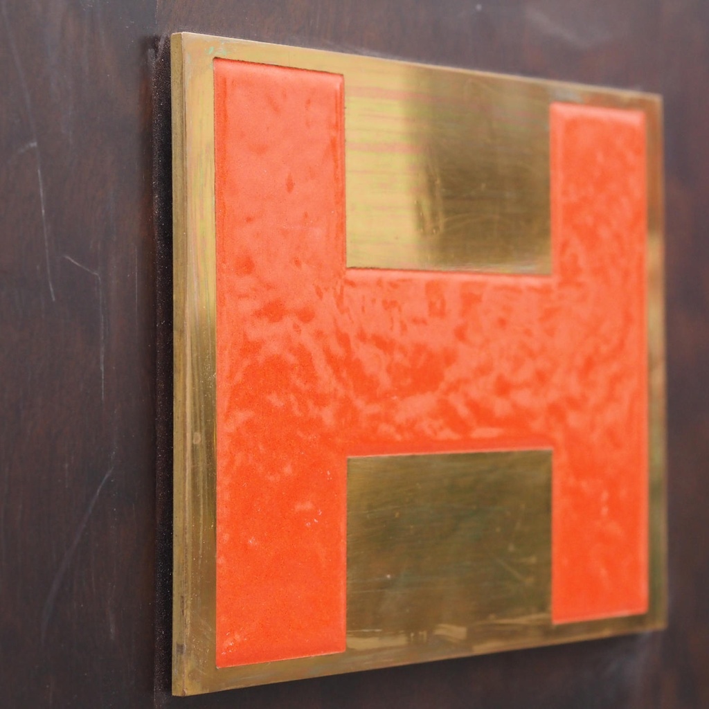 Small door with door handle and signage by Jules Wabbes from the Générale de Banque (59,5 cm x 80 cm)