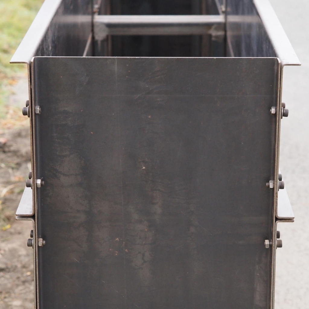 Partition in steel with decorative element 'Black Bush' by Christophe Gevers from the Générale de Banque (L. 510 cm)