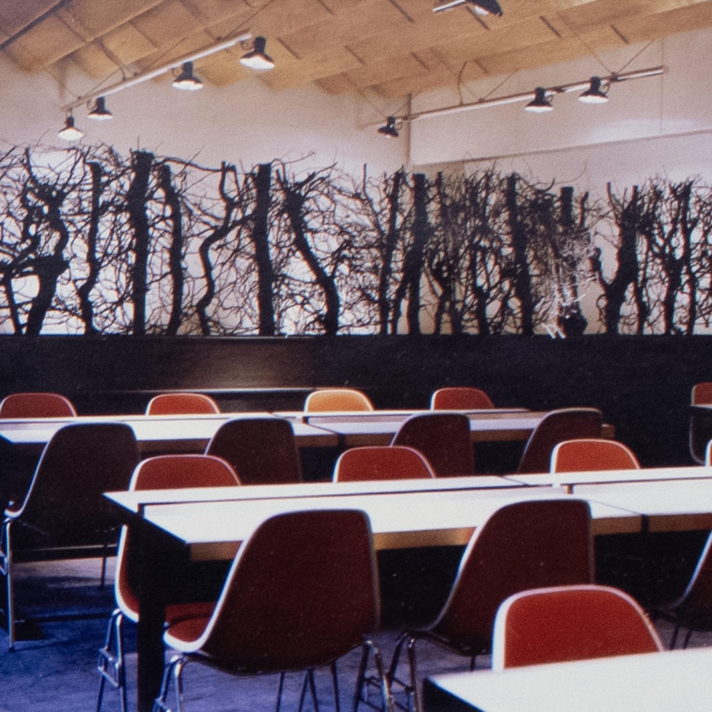 Partition in steel with decorative element 'Black Bush' by Christophe Gevers from the Générale de Banque (L. 510 cm)