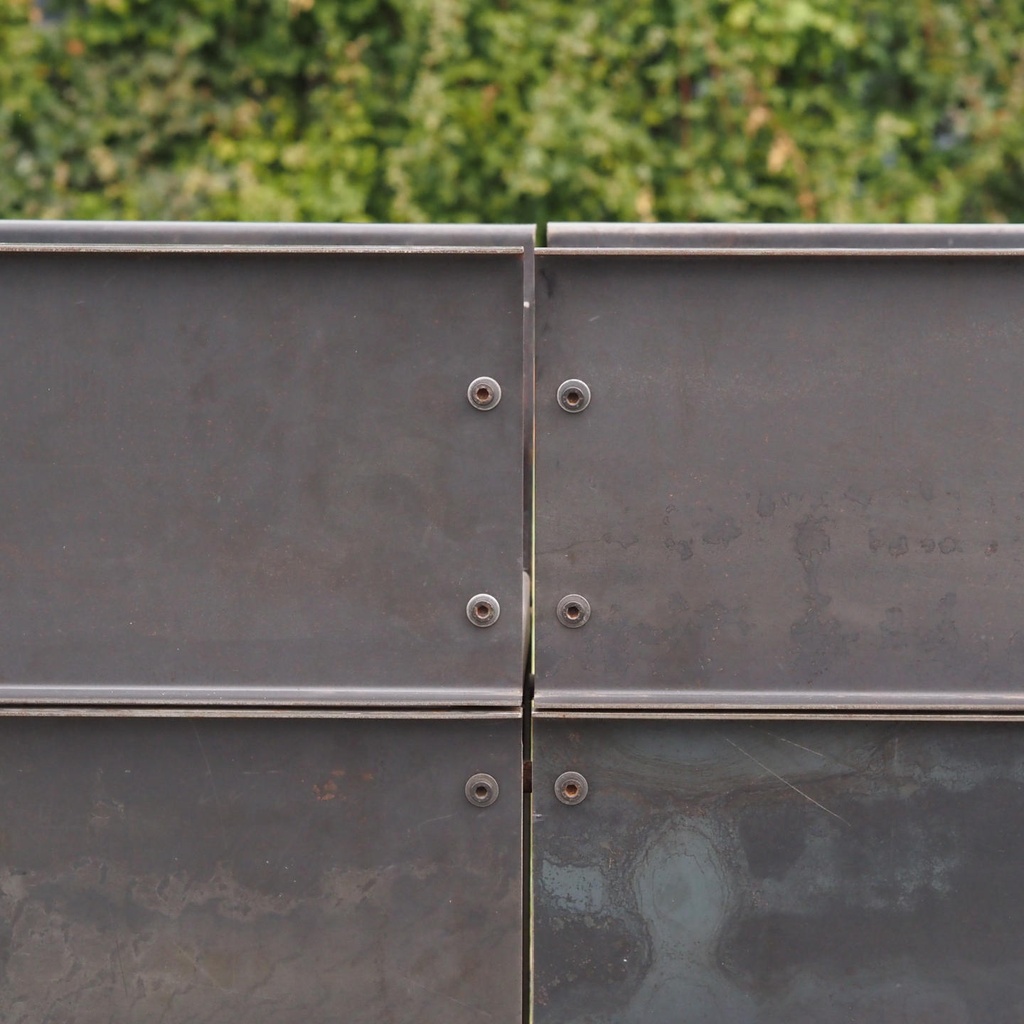 Partition in steel with decorative element 'Small Trees' by Christophe Gevers from the Générale de Banque (L. 800 cm)