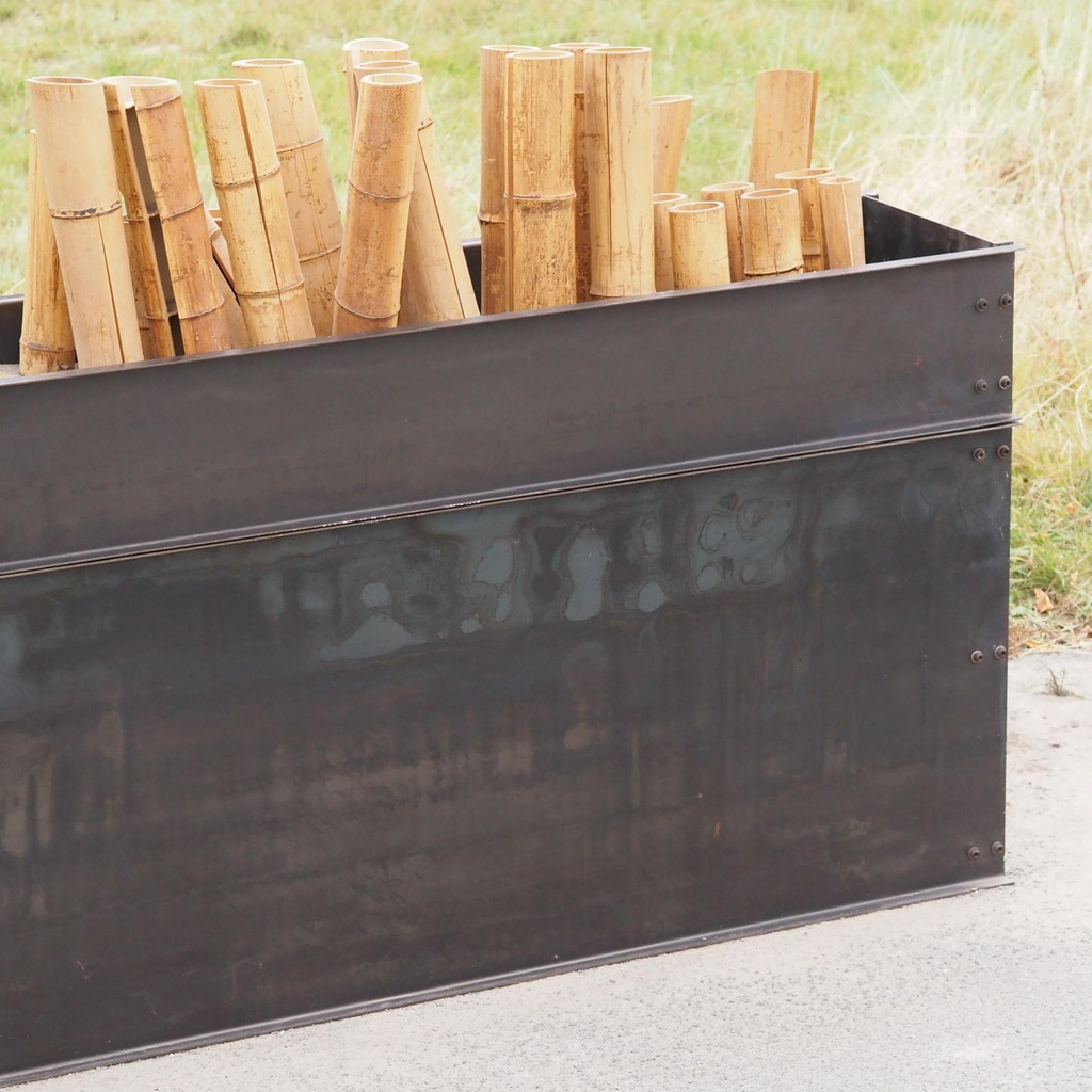 Partition in steel with decorative element 'Vertical Bamboo' by Christophe Gevers from the Générale de Banque (L. 400 cm)