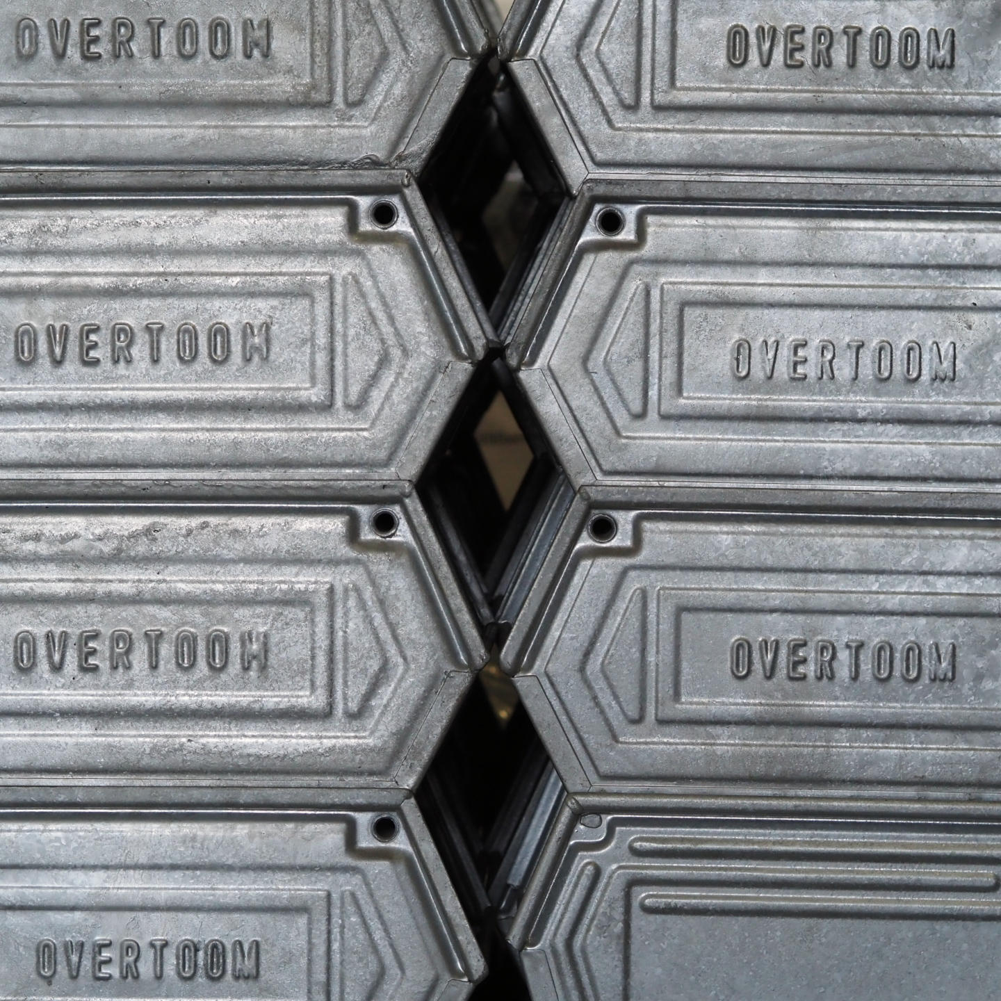 Storage container in galvanized steel by Overtom