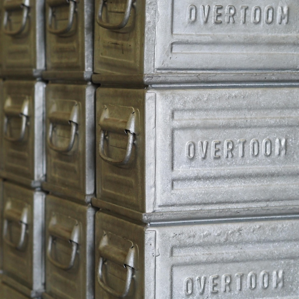 Storage container in galvanized steel by Overtom