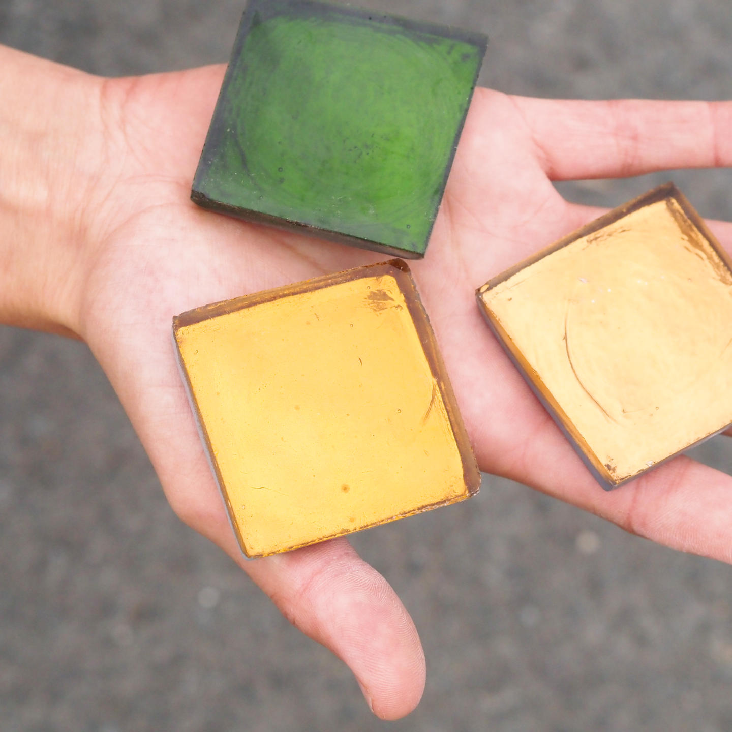 Handmade glass tile by Emery&amp;Cie (10 x 10 cm) - Only available in our physical shop
