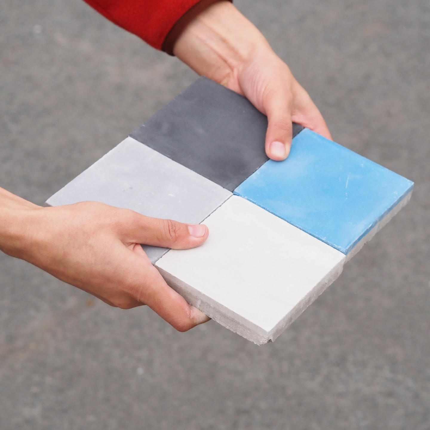 Handmade cement tile by Emery&amp;Cie (10 x 10 cm) - Only available in our physical shop