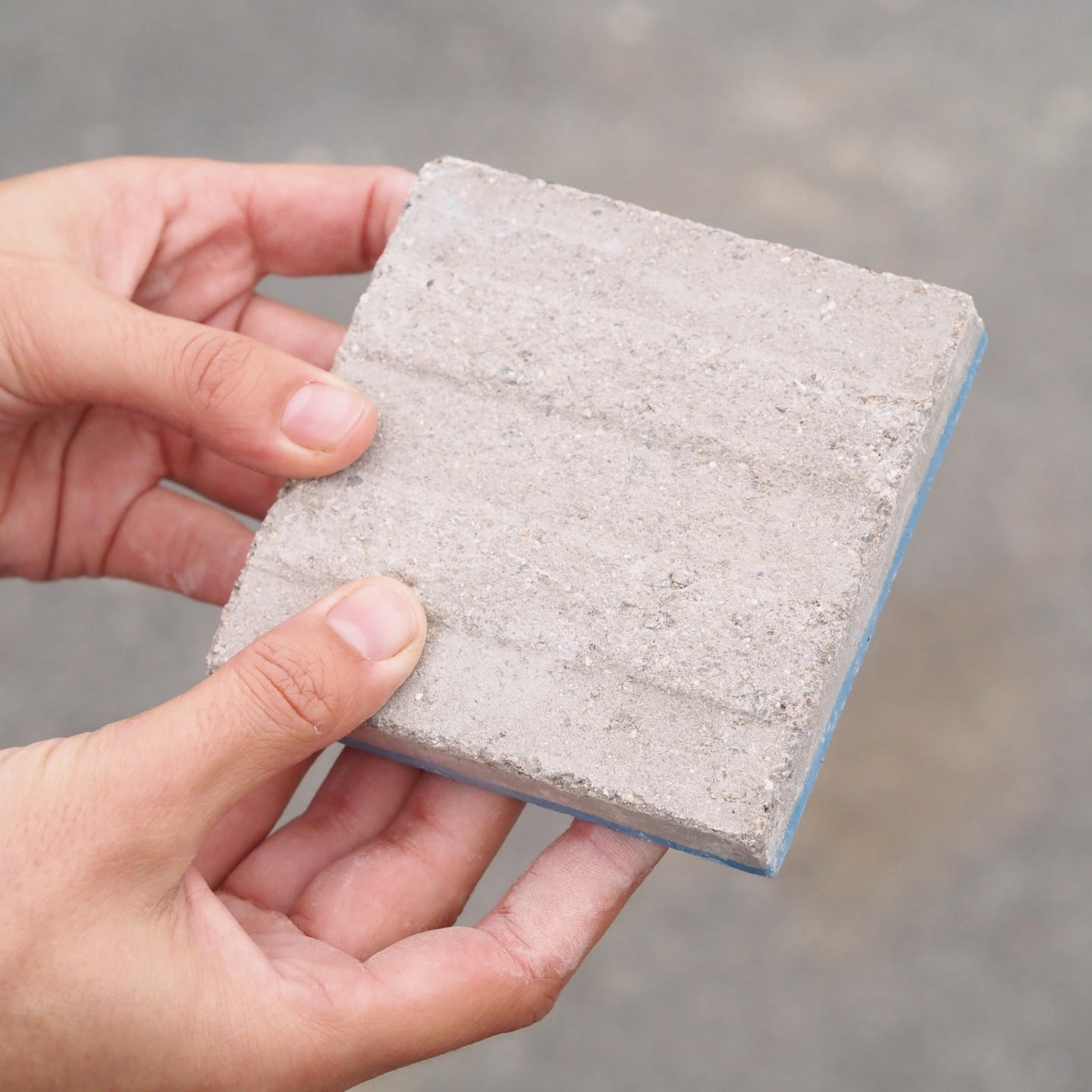 Handmade cement tile by Emery&amp;Cie (10 x 10 cm) - Only available in our physical shop