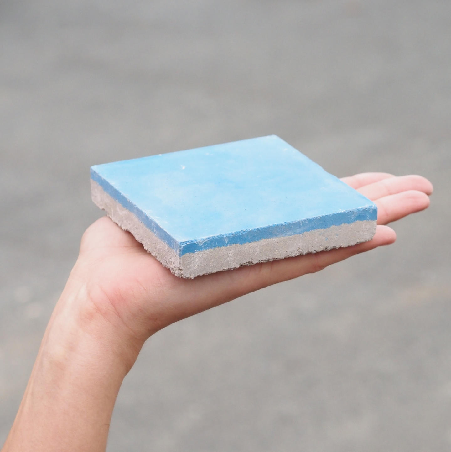 Handmade cement tile by Emery&amp;Cie (10 x 10 cm) - Only available in our physical shop