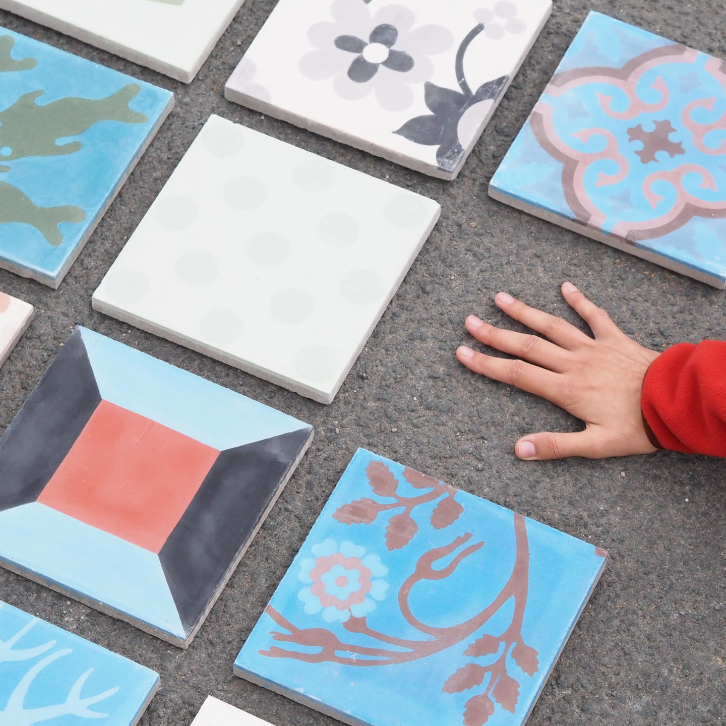 Handmade cement tile by Emery&amp;Cie (20 x 20 cm) - Only available in our physical shop