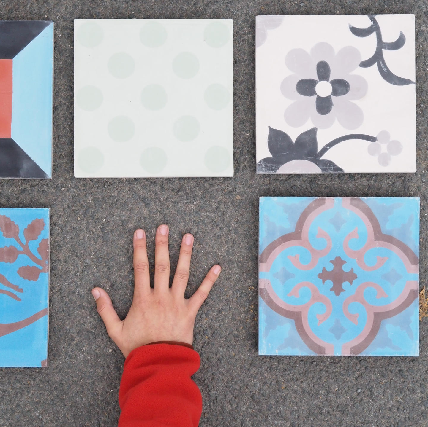 Handmade cement tile by Emery&amp;Cie (20 x 20 cm) - Only available in our physical shop