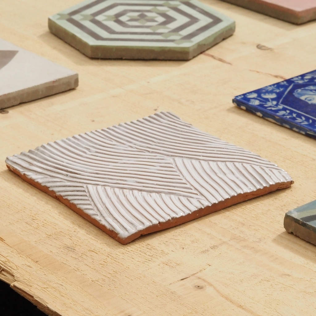 Handmade cement tile by Emery&Cie (20 x 20 cm) - Only available in our physical shop