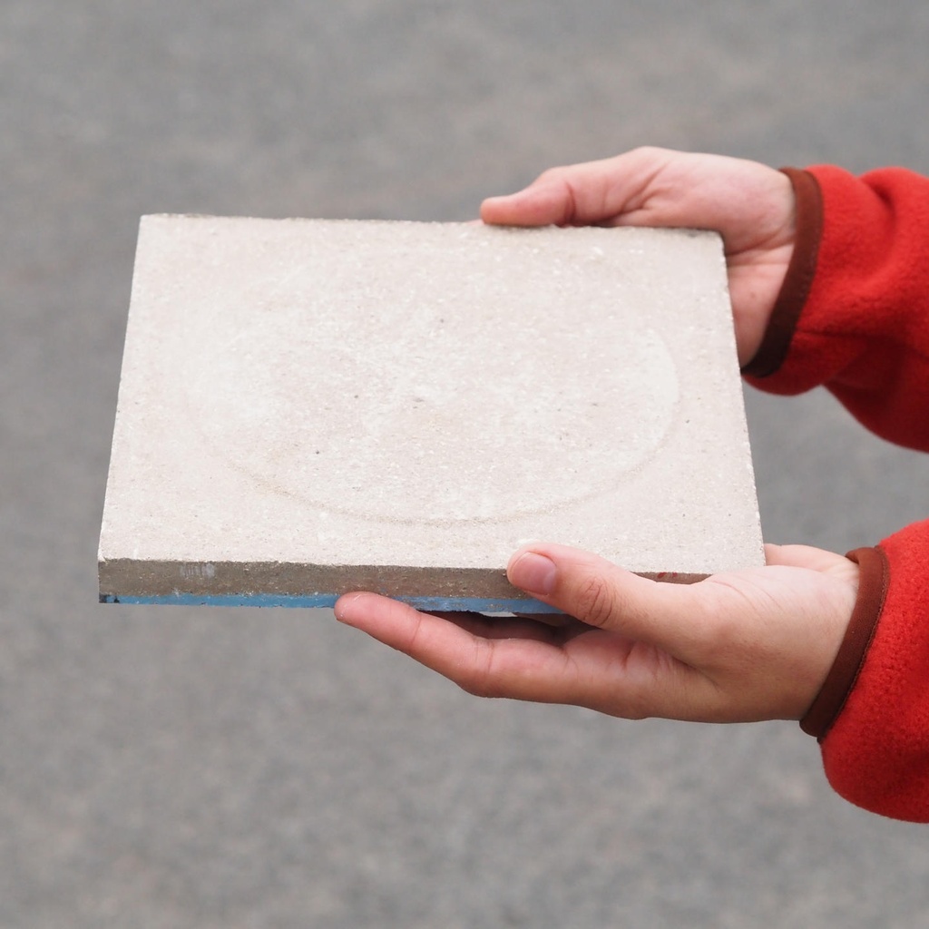 Handmade cement tile by Emery&Cie (20 x 20 cm) - Only available in our physical shop