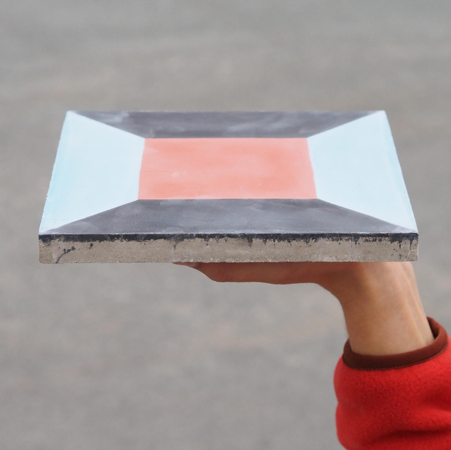 Handmade cement tile by Emery&amp;Cie (20 x 20 cm) - Only available in our physical shop