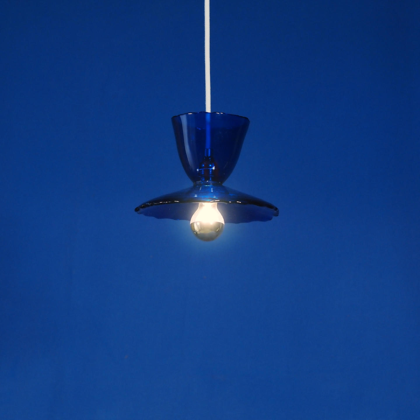 Hanging light 'Lara' in opaline glass - Cobalt blue