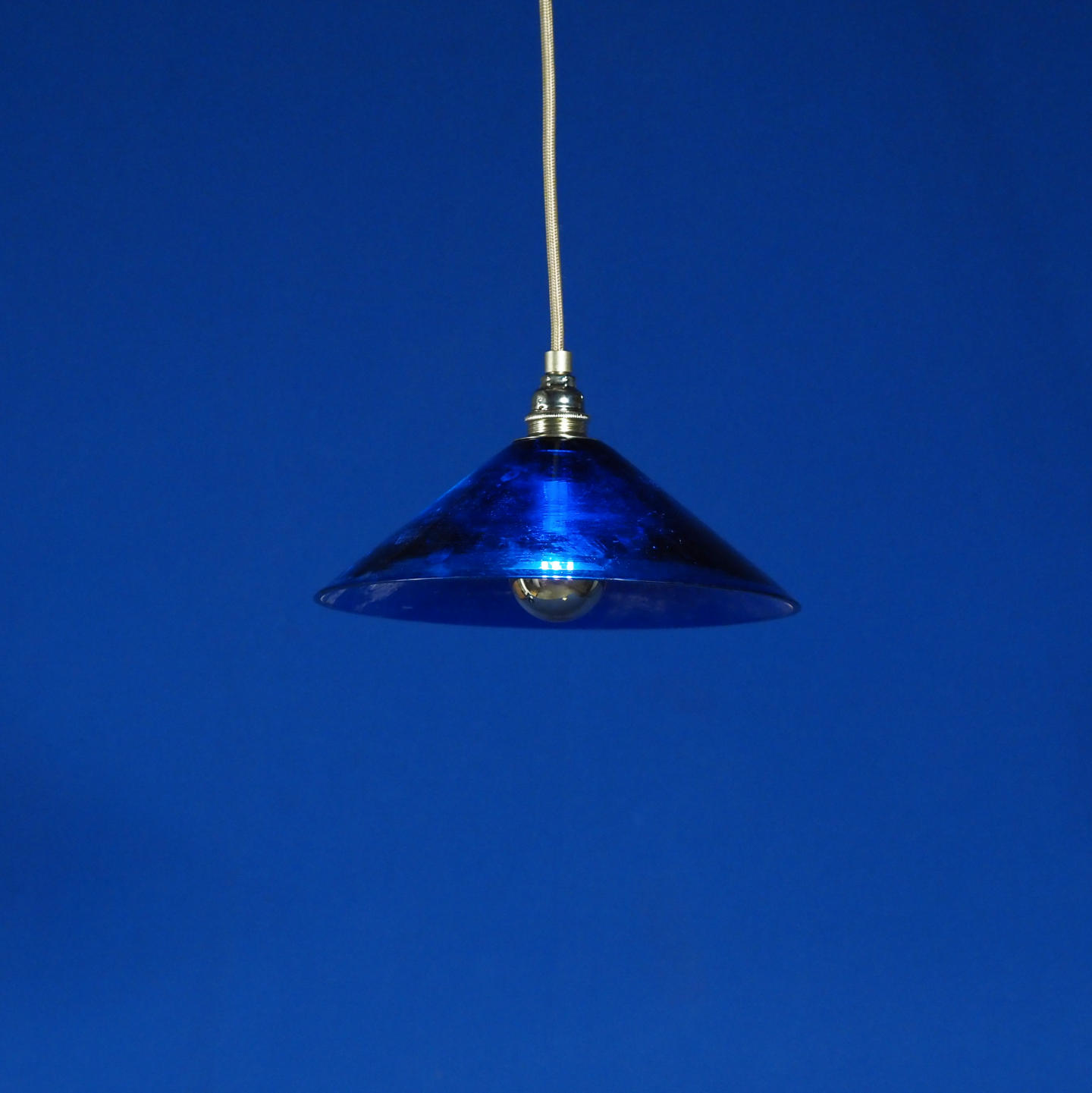 Hanging light 'Nicolo' in opaline glass - Cobalt blue