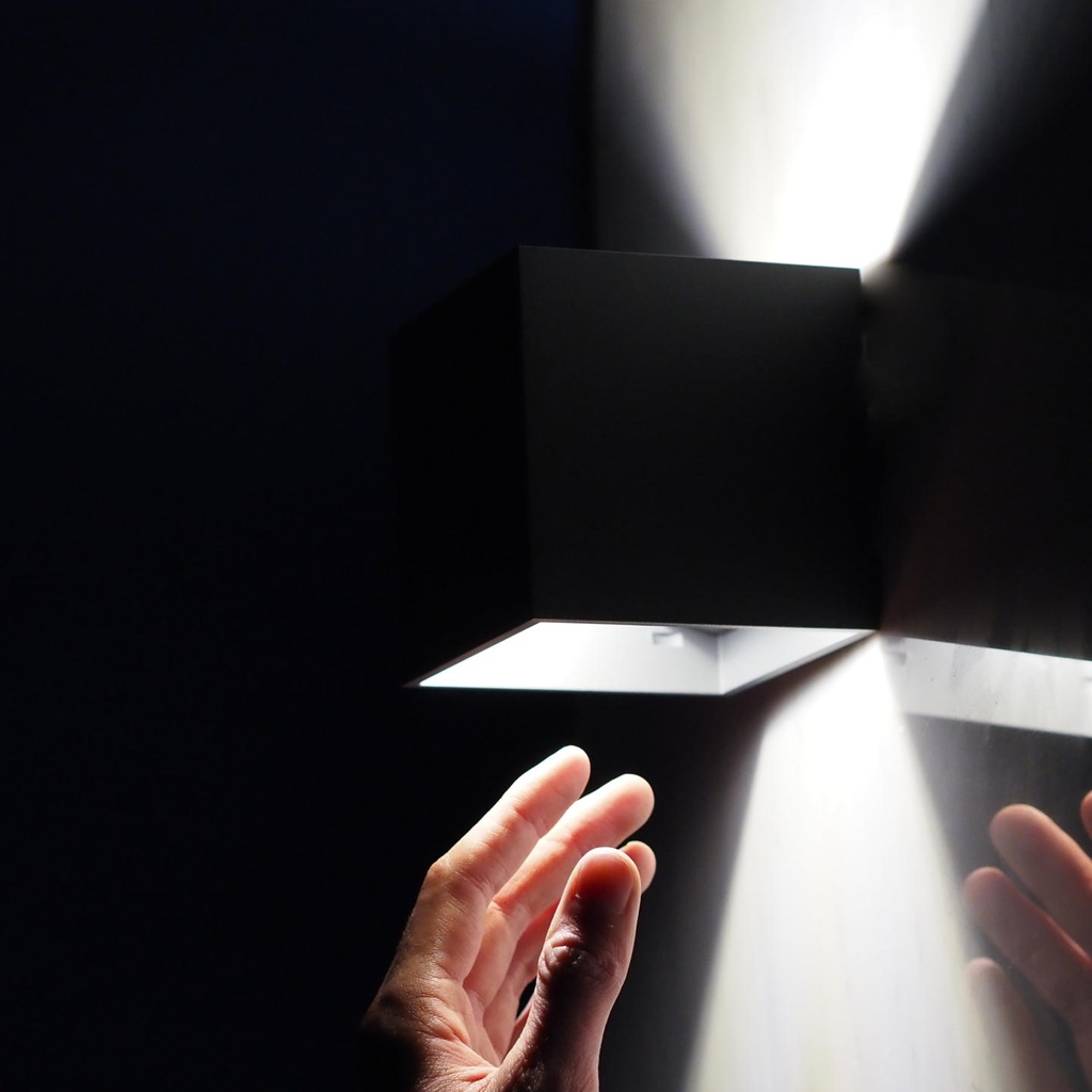 Wall light 'Box III' by Wever & Ducré (IP20) - Powder coated