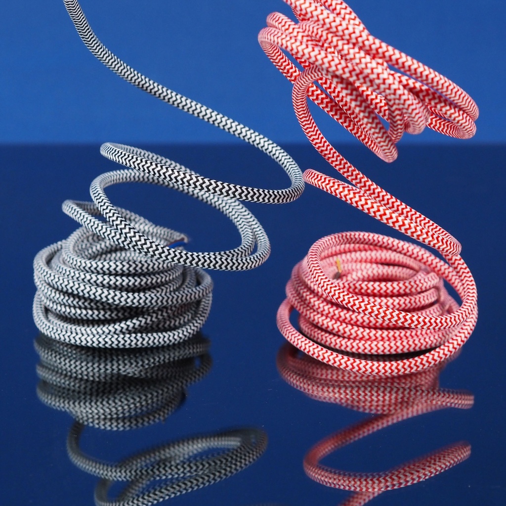 Electrical textile cable 'Zebra' by Belucca (500 cm) - Red or white