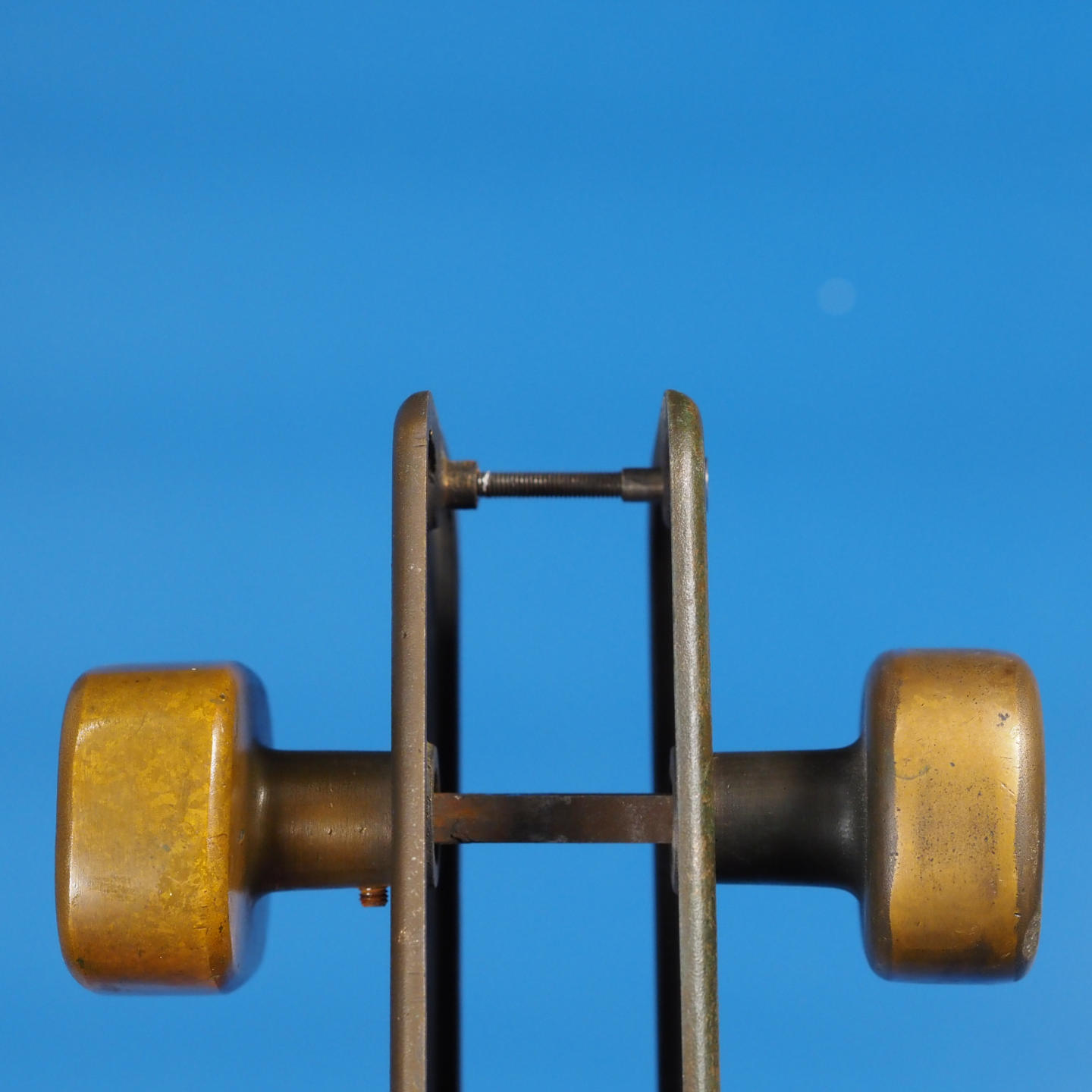 Door handle in sand-cast bronze by Jules Wabbes from the Générale de Banque - Double sided