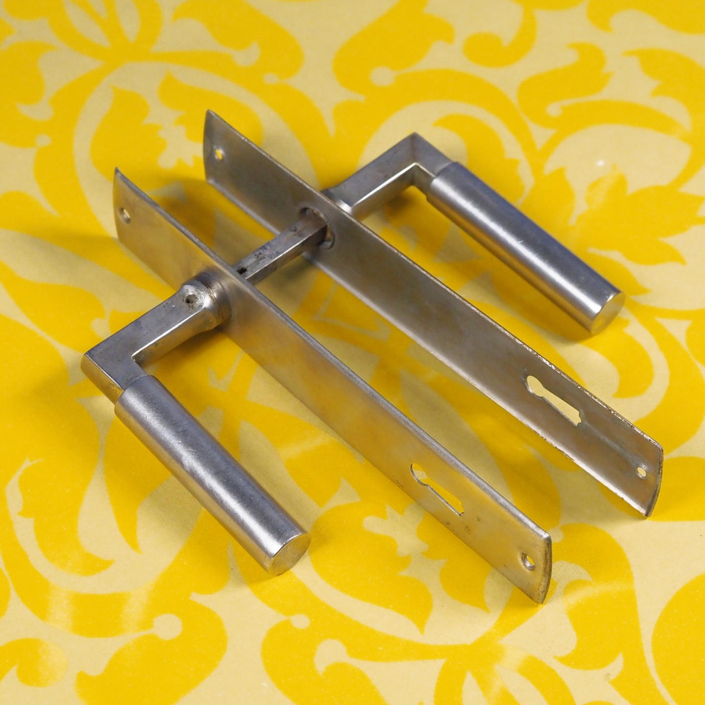 Door handle in nickel brass with key plates attributed to Walter Gropius (ca. 1930)