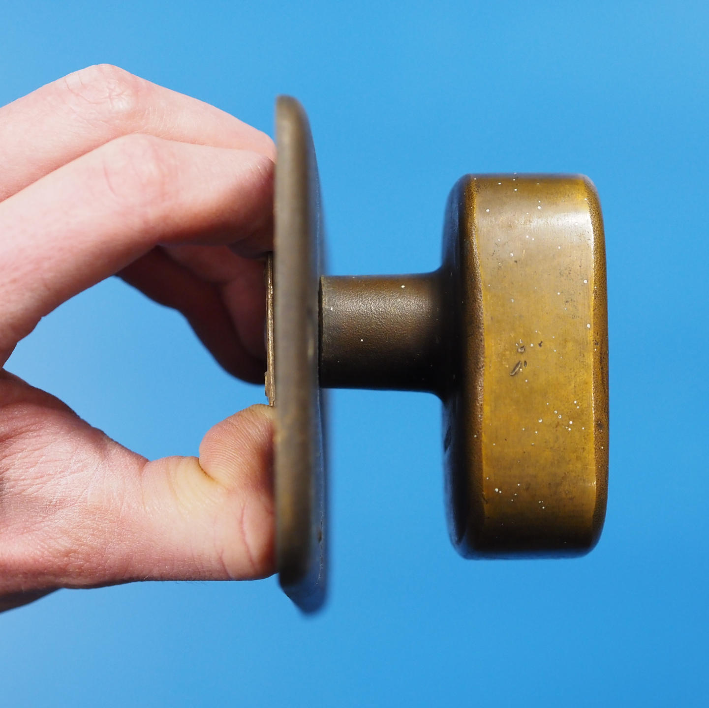 Single door handle in sand-cast bronze by Jules Wabbes from the Générale de Banque - Fixed (Left)