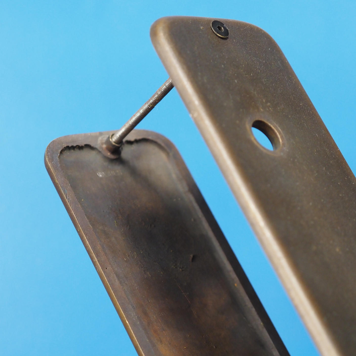 Double door plate in sand-cast bronze by Jules Wabbes from the Générale de Banque - Hole on one side (Right)