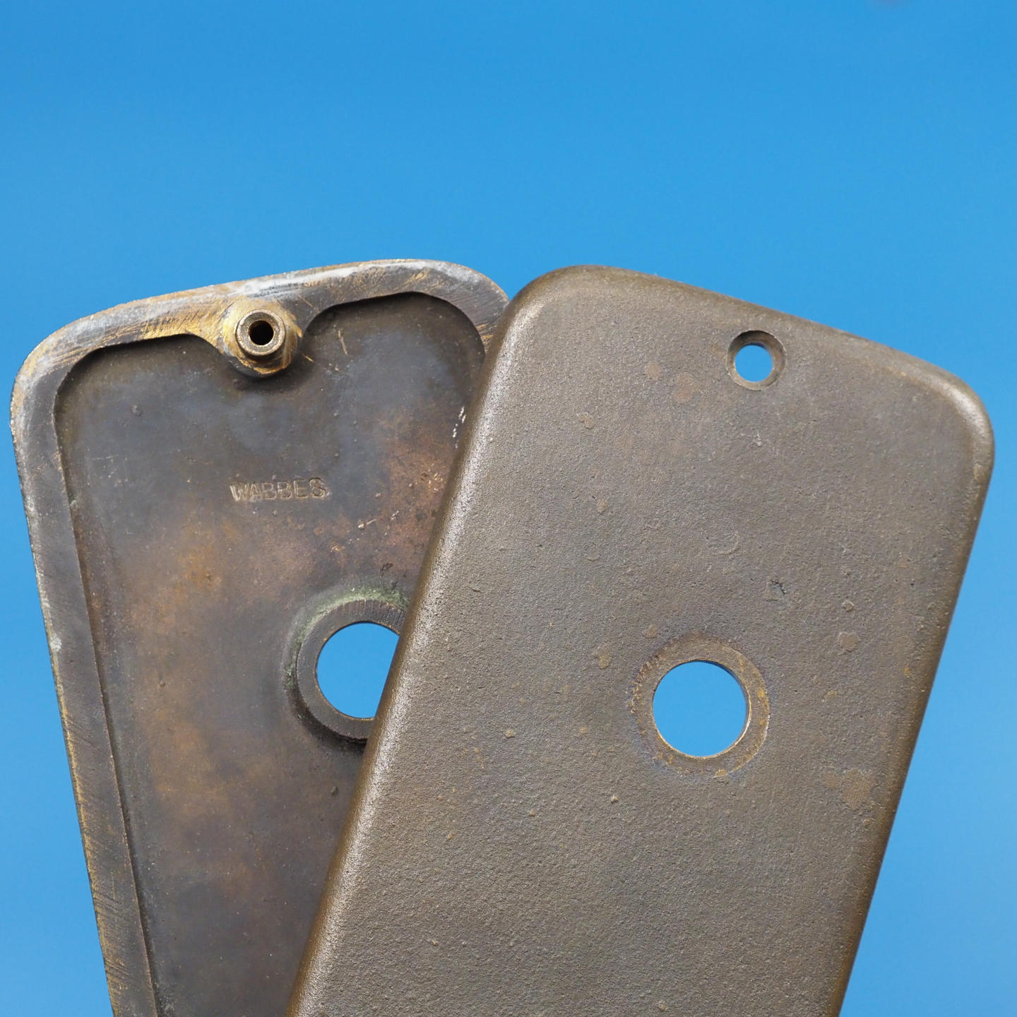 Double door plate in sand-cast bronze by Jules Wabbes from the Générale de Banque - Hole on both sides (Right or Left)