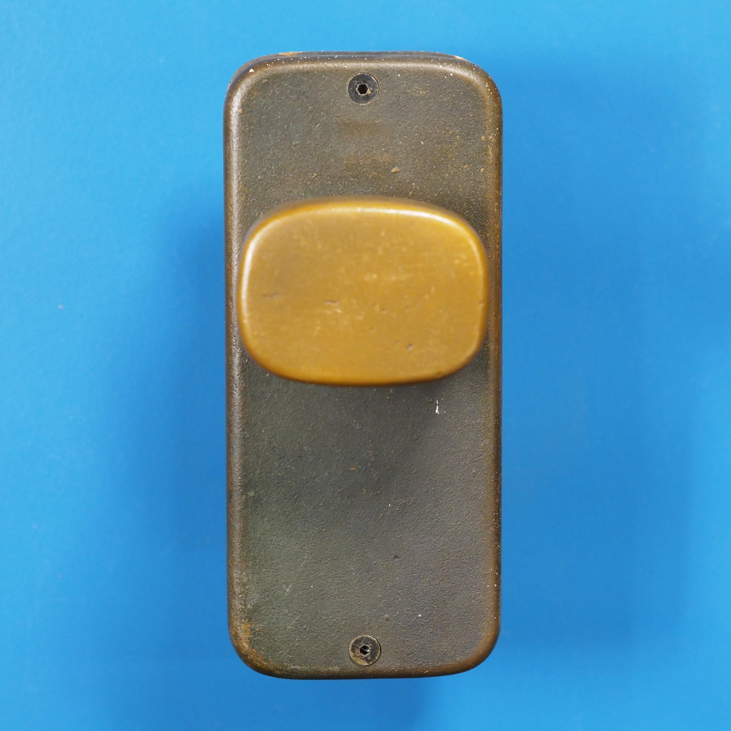 Double door handle in sand-cast bronze by Jules Wabbes from the Générale de Banque - Swivel (Left)