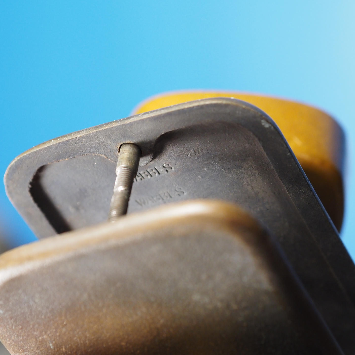 Double door handle in sand-cast bronze by Jules Wabbes from the Générale de Banque - Swivel (Left)