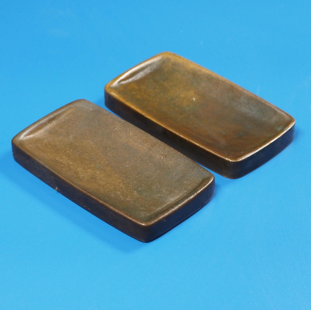 Single door pull handle in sand-cast bronze by Jules Wabbes from the Générale de Banque