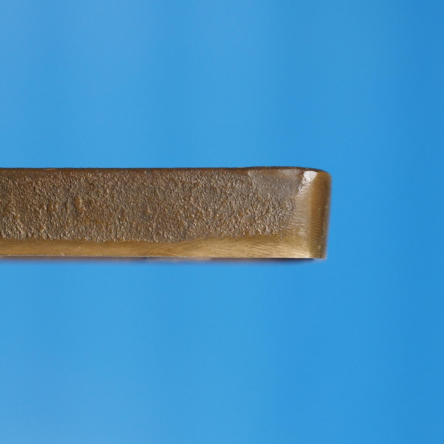 Single door pull handle in sand-cast bronze by Jules Wabbes from the Générale de Banque