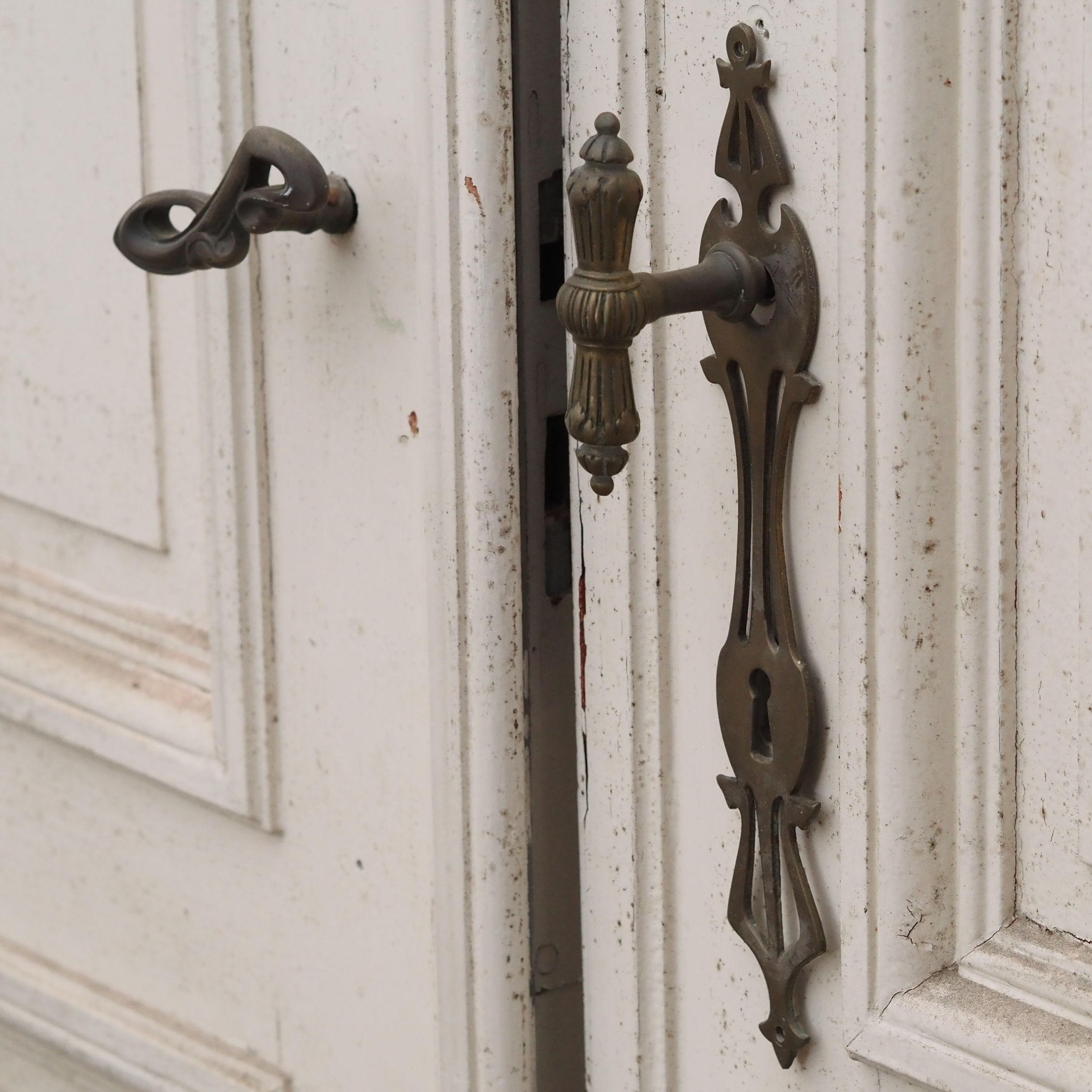 Double door in painted solid wood (H. 293,5 cm x W. 142 cm) - Right