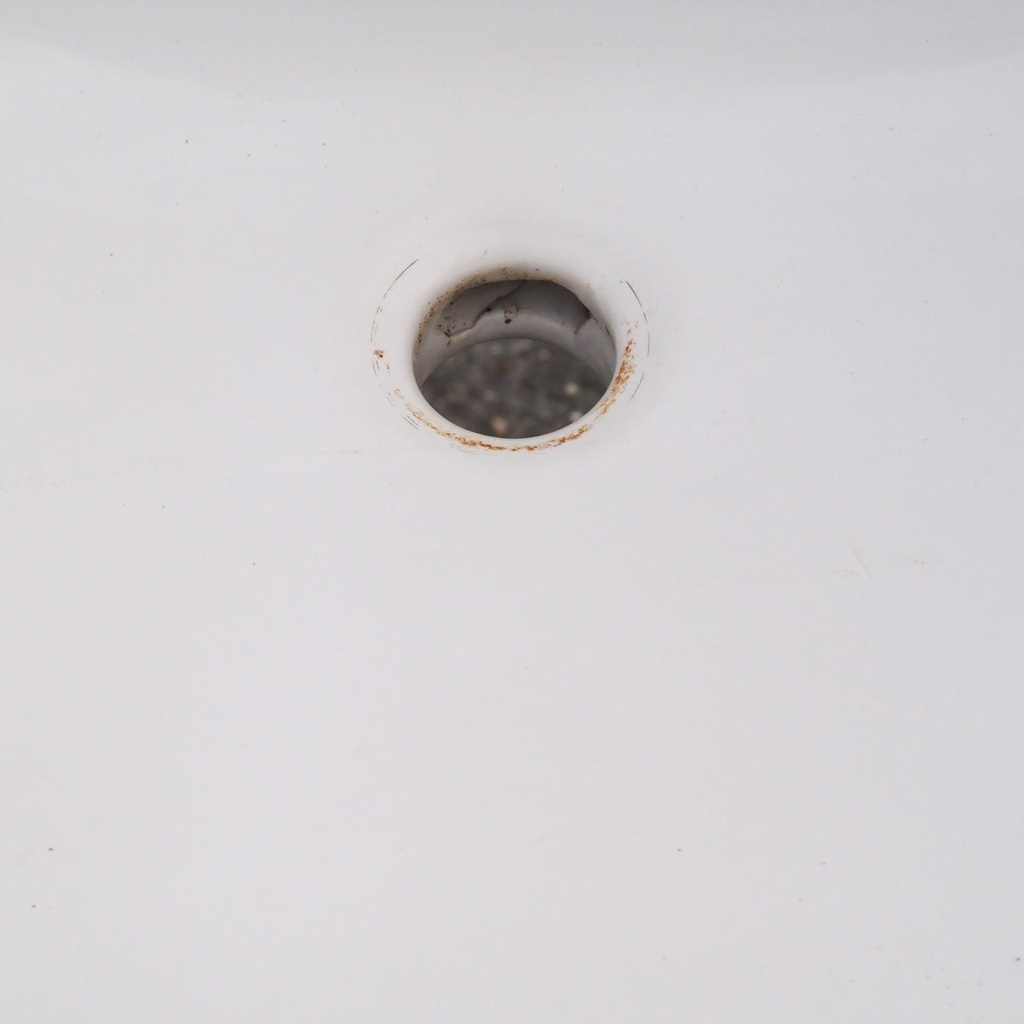 Pedestal bathroom sink in ceramic