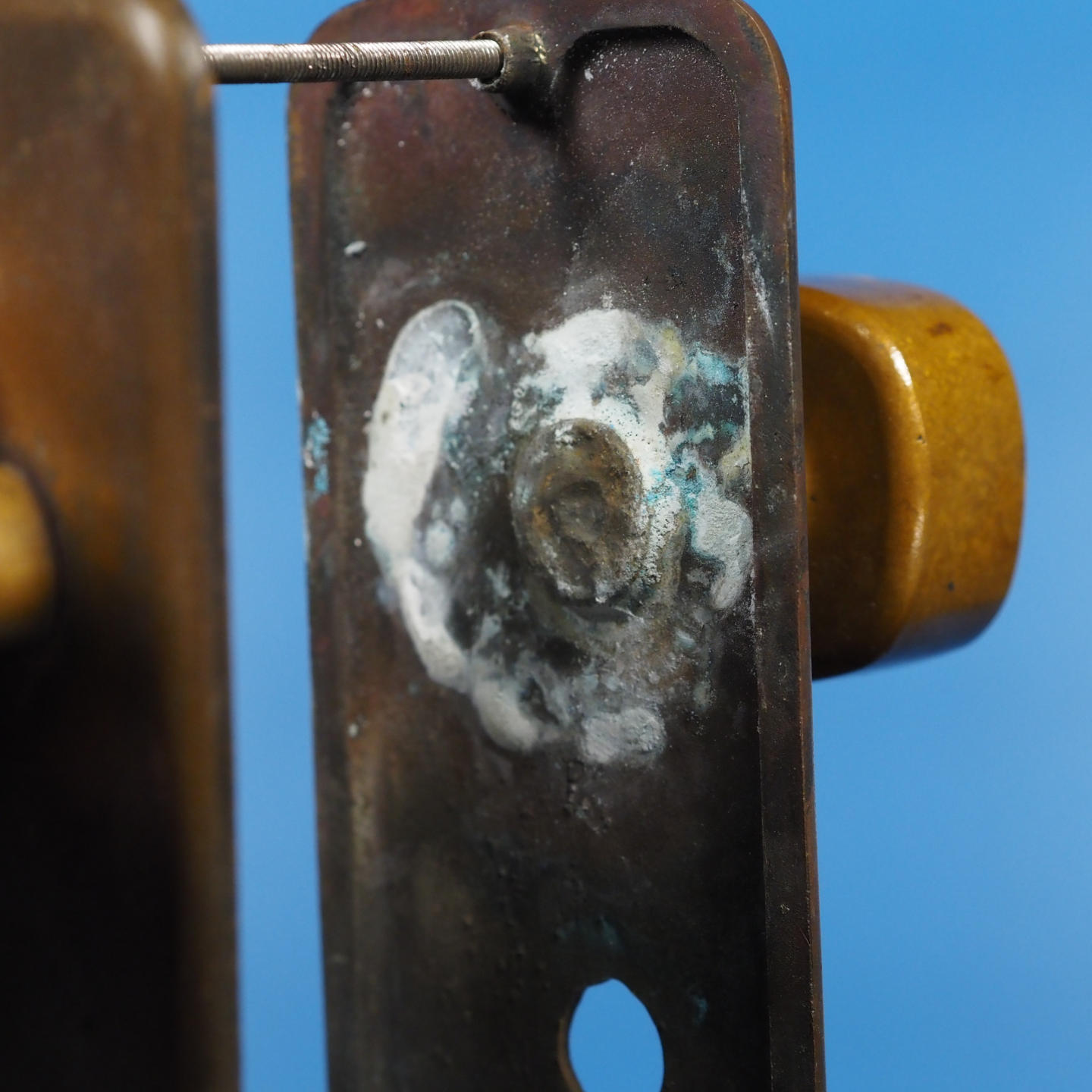Double door handle with keyhole in sand-cast bronze by Jules Wabbes from the Générale de Banque - Fixed (Right)