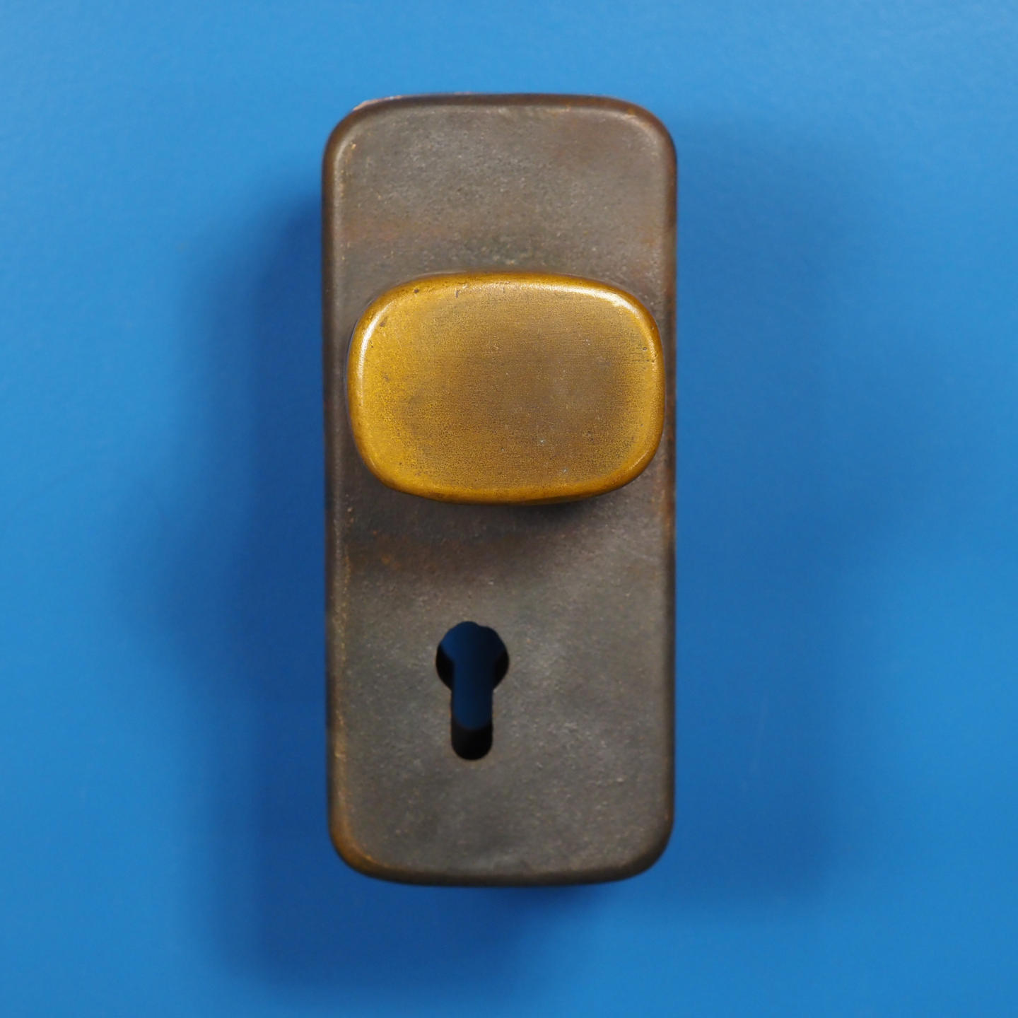 Double door handle with keyhole in sand-cast bronze by Jules Wabbes from the Générale de Banque - Fixed (Right)