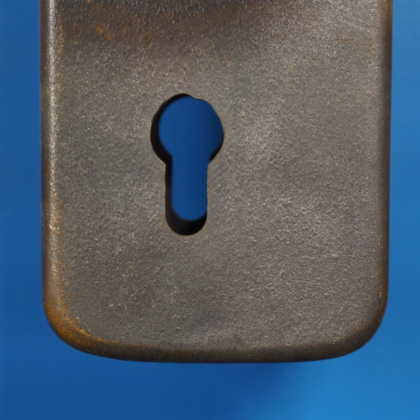 Double door handle with keyhole in sand-cast bronze by Jules Wabbes from the Générale de Banque - Fixed (Right)