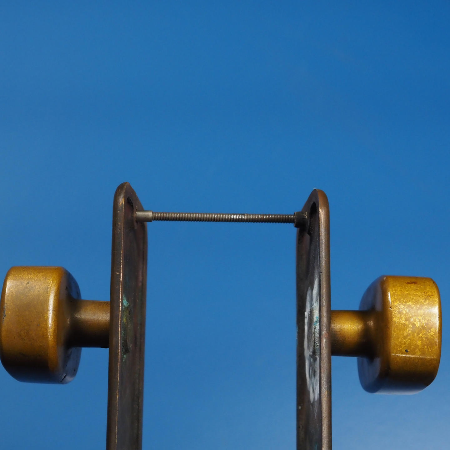 Double door handle with keyhole in sand-cast bronze by Jules Wabbes from the Générale de Banque - Fixed (Right)