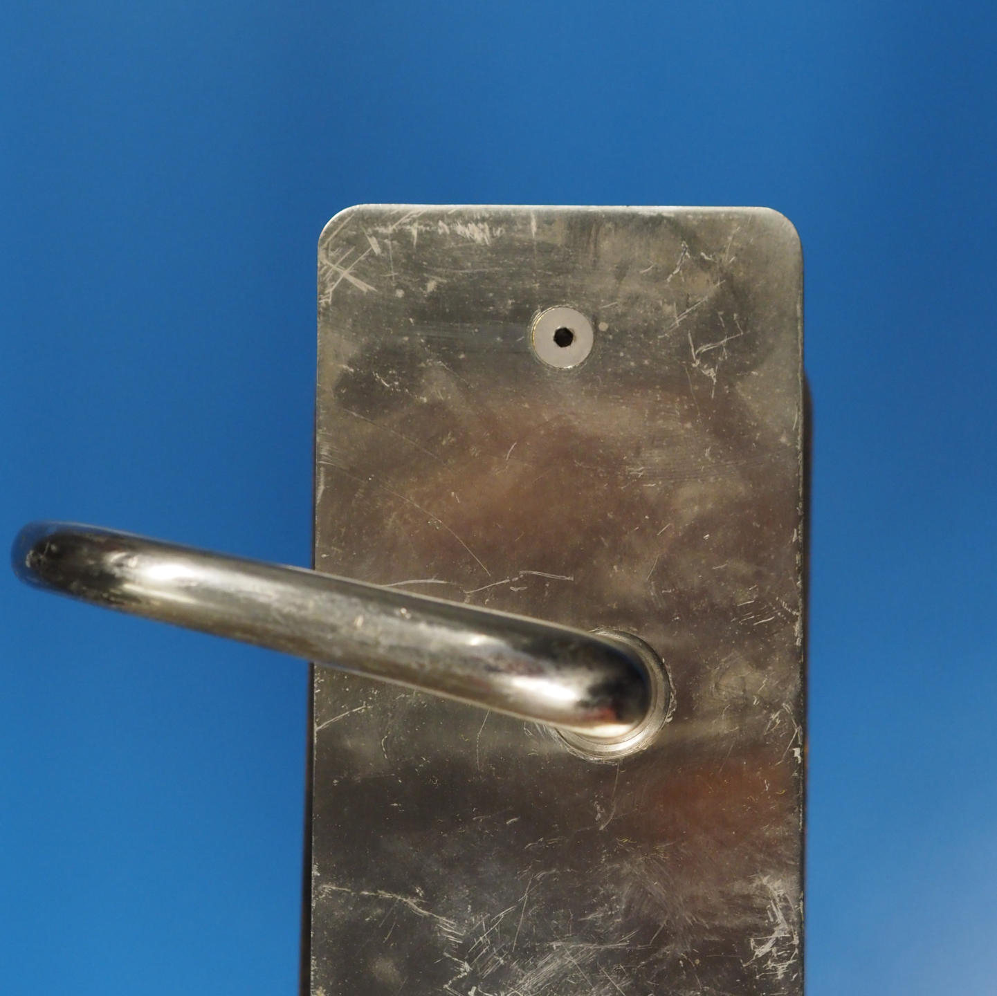 Double door handle in chrome brass and sand-cast bronze by Jules Wabbes from the Générale de Banque - Swivel (Right with visible screw holes)