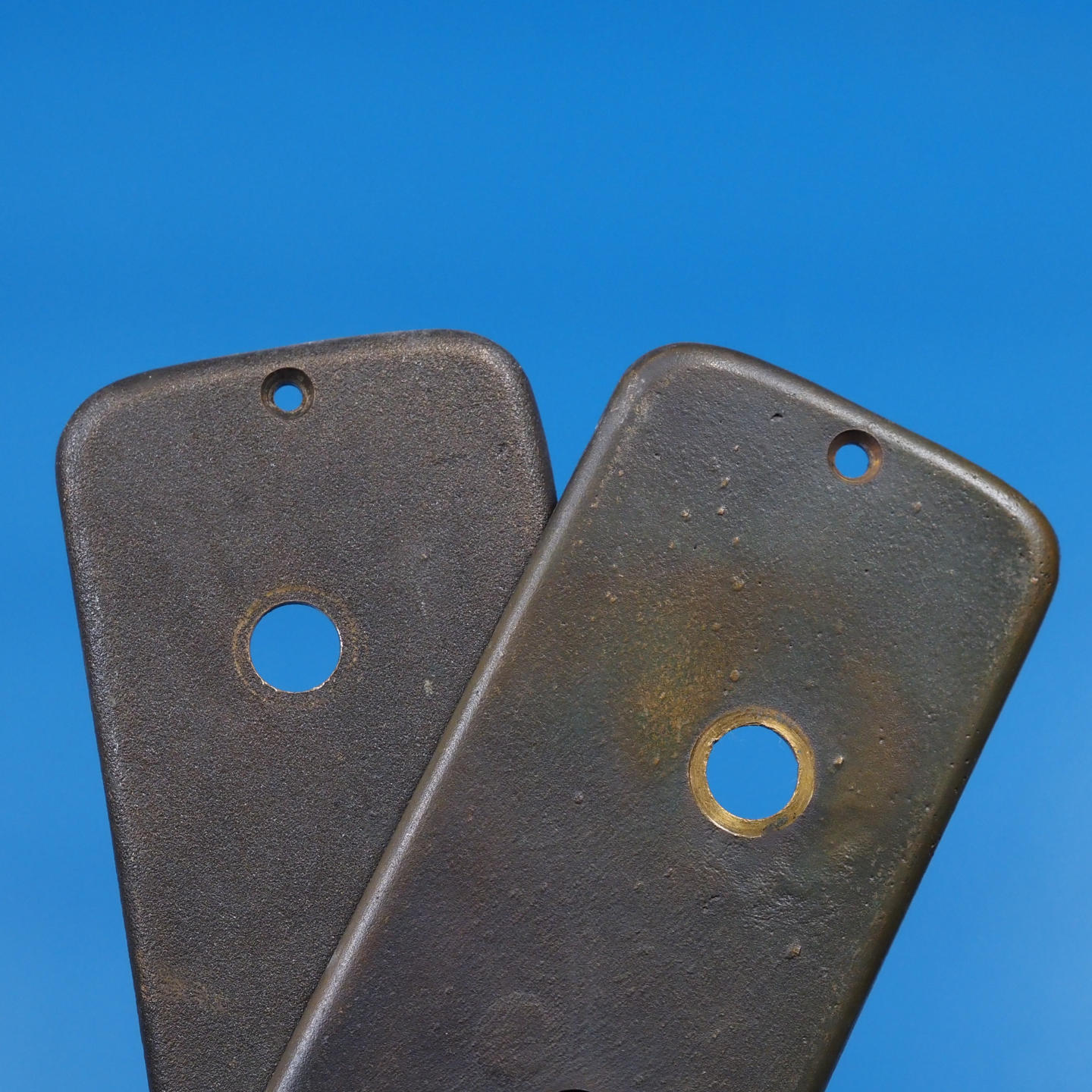 Single door handle plate with key and fixing holes in sand-cast bronze by Jules Wabbes from the Générale de Banque (Right or Left)