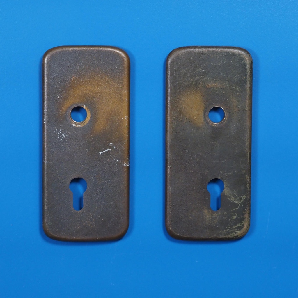 Single handle plate with keyhole in sand-cast bronze by Jules Wabbes from the Générale de Banque (Right or Left)