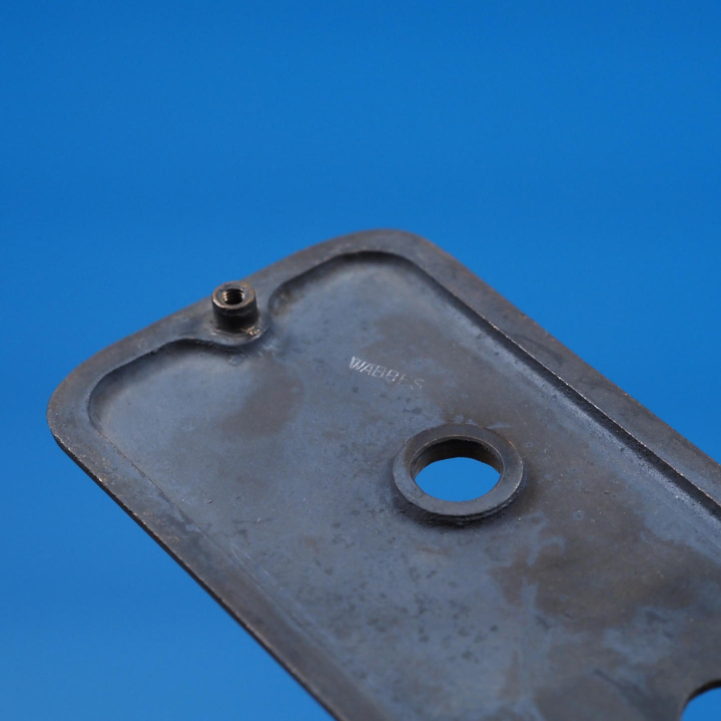 Single handle plate with keyhole in sand-cast bronze by Jules Wabbes from the Générale de Banque (Right or Left)