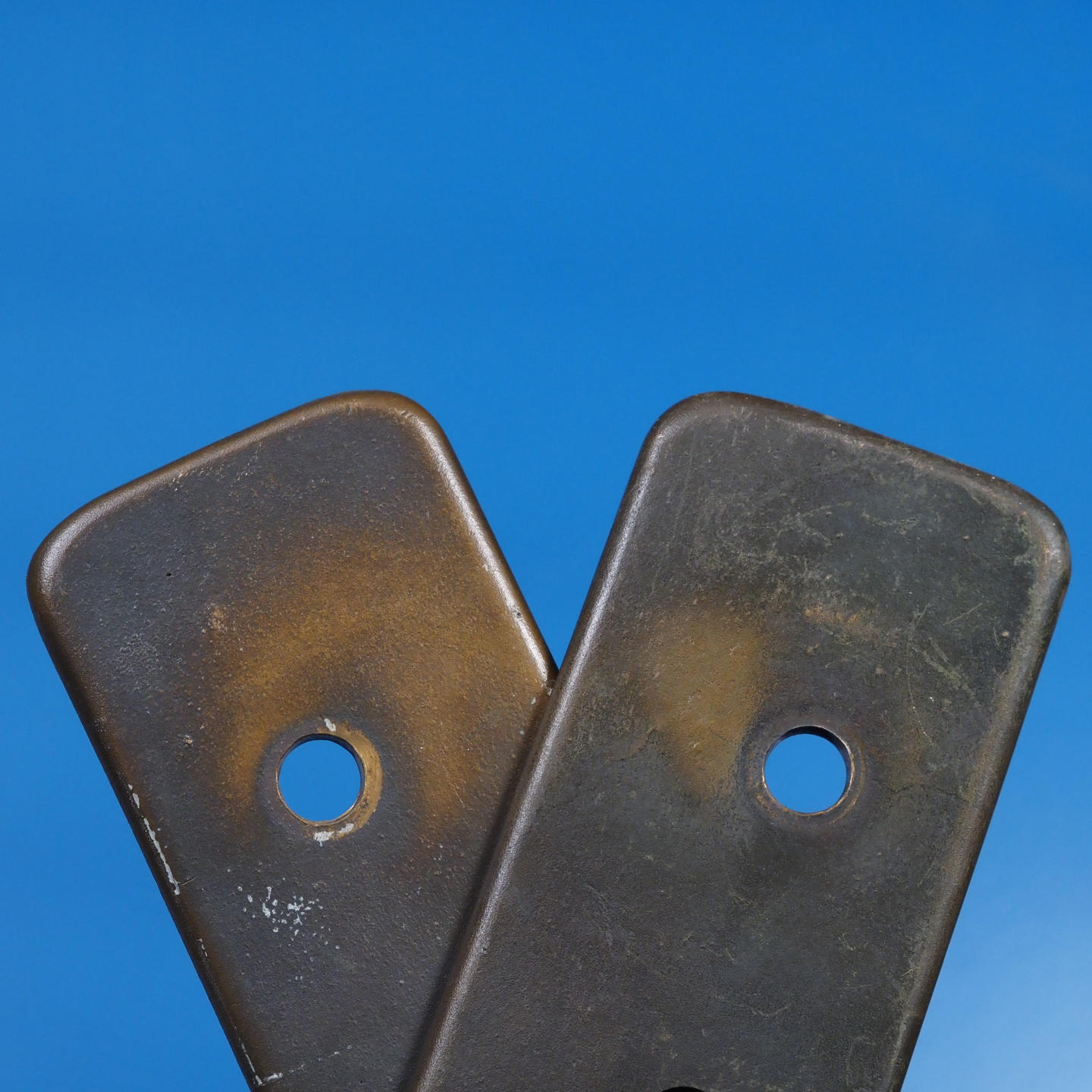 Single handle plate with keyhole in sand-cast bronze by Jules Wabbes from the Générale de Banque (Right or Left)