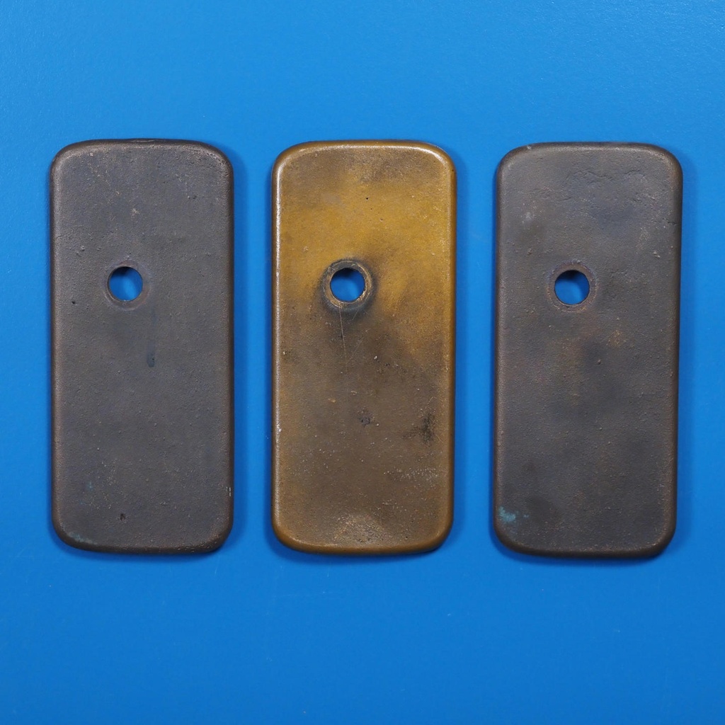 Single handle plate in sand-cast bronze by Jules Wabbes from the Générale de Banque