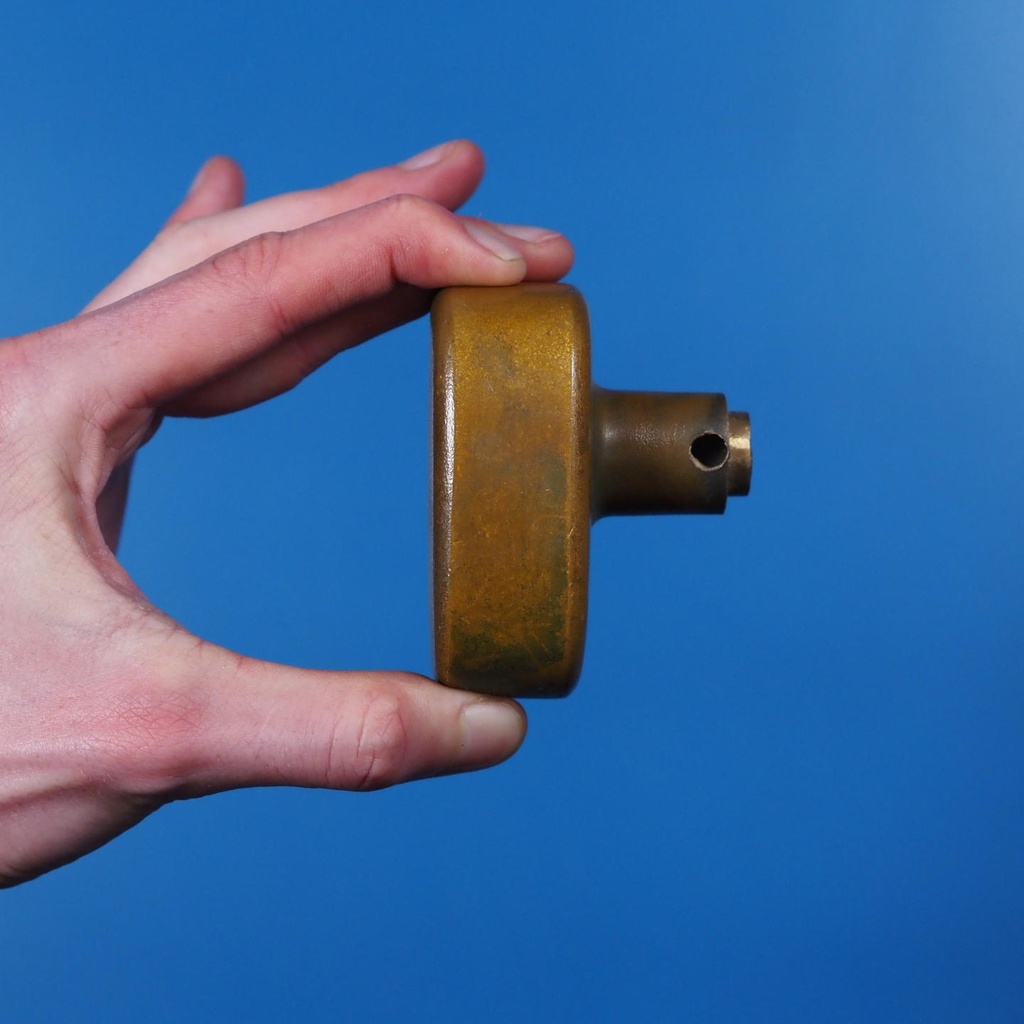 Oval knob in sand-cast bronze by Jules Wabbes from the Générale de Banque (with or without stuck spindle)