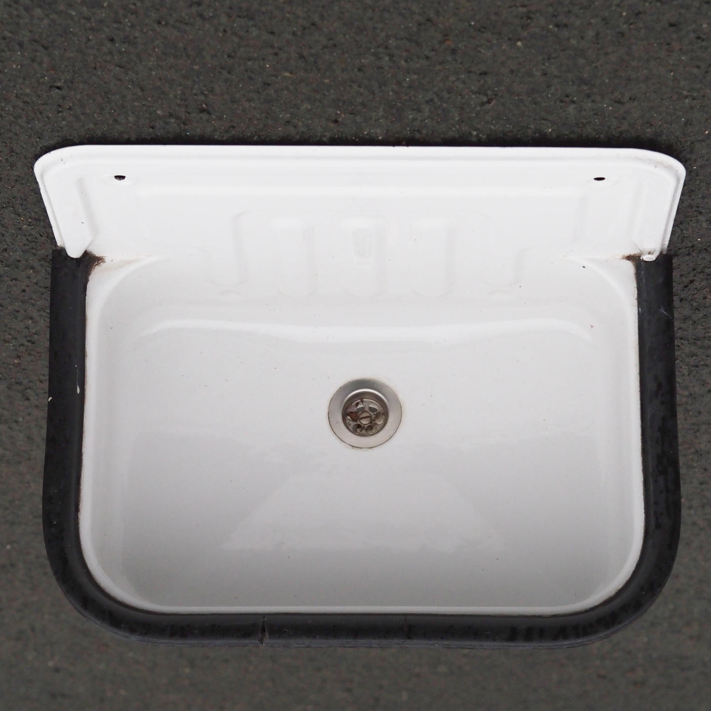 Bucket sink in enamelled steel (Black or grey rubber trim)