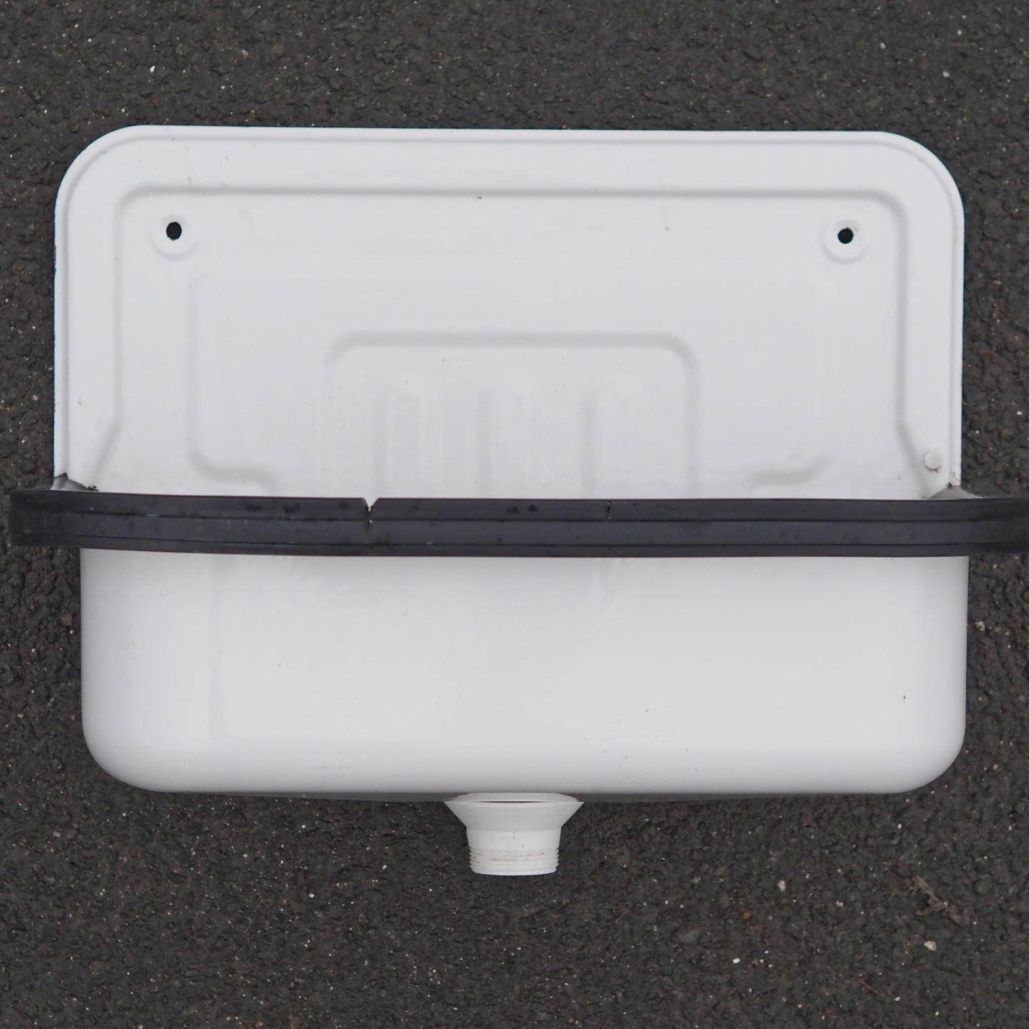 Bucket sink in enamelled steel (Black or grey rubber trim)