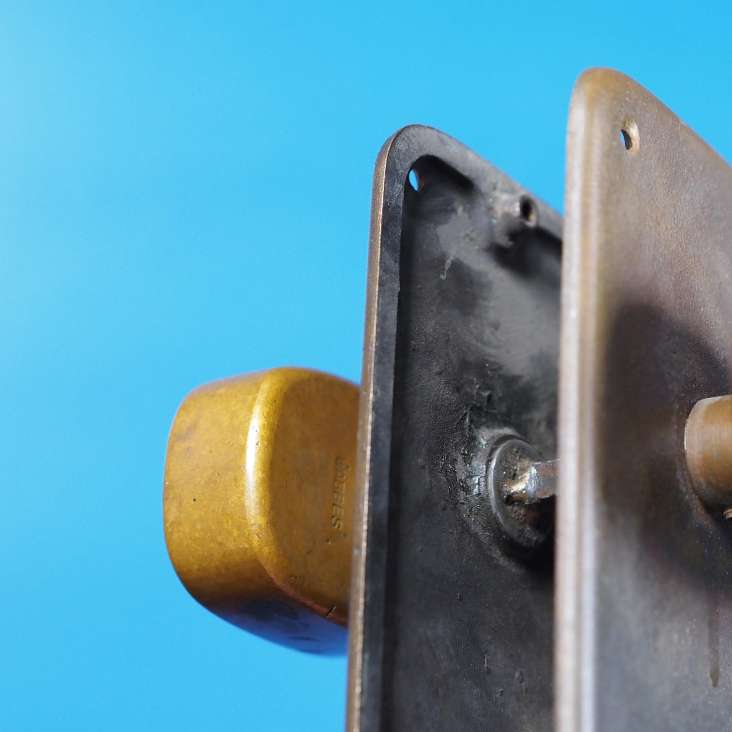 Double door pull handle with key and fixing holes in sand-cast bronze by Jules Wabbes from the Générale de Banque - Fixed (Right/Left)