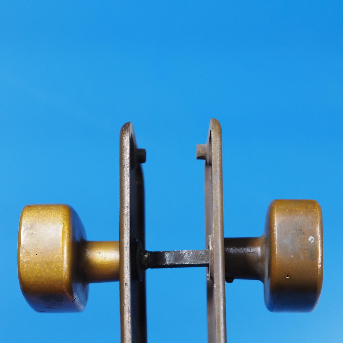 Double door pull handle with key and fixing holes in sand-cast bronze by Jules Wabbes from the Générale de Banque - Fixed (Right/Left)