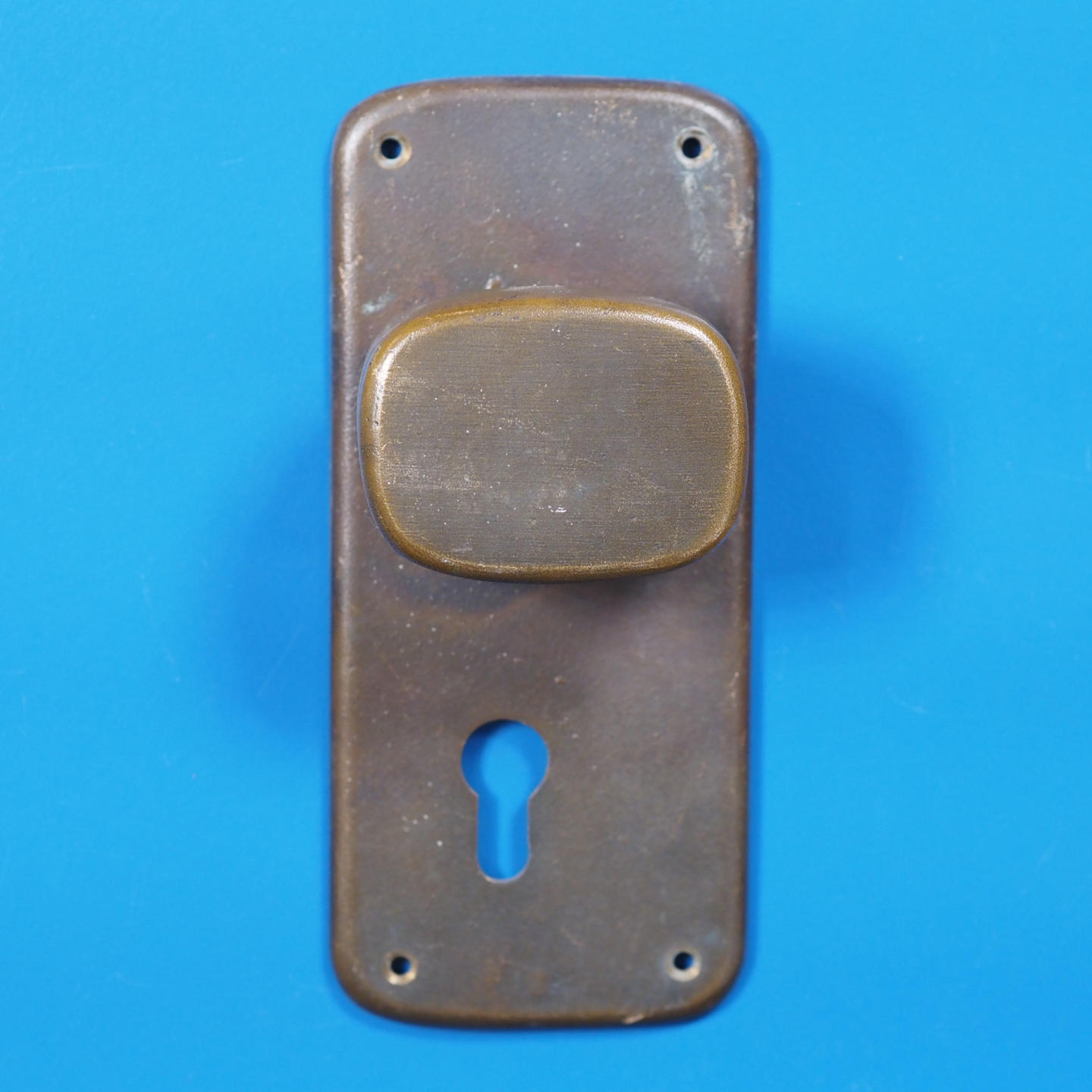 Single door pull handle with key and fixing holes in sand-cast bronze by Jules Wabbes from the Générale de Banque - Fixed (Right)