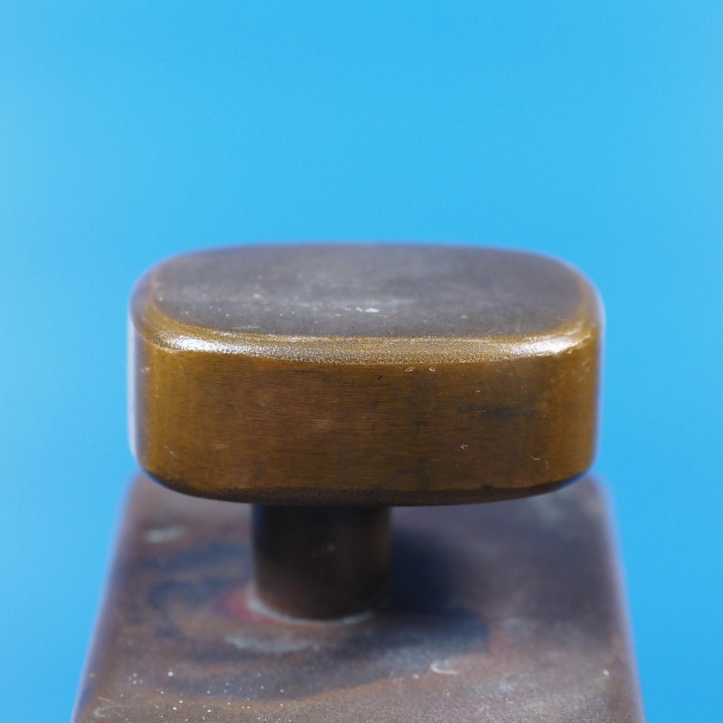 Single door pull handle with key and fixing holes in sand-cast bronze by Jules Wabbes from the Générale de Banque - Fixed (Right)